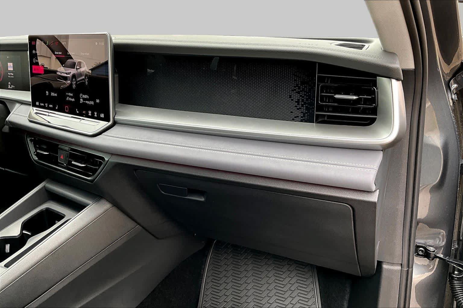 Used 2026 Volkswagen Tiguan SE FWD image 19