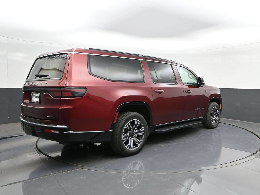 Used 2024 Jeep Wagoneer L Series II w/ Flexible Seating Group RWD image 11