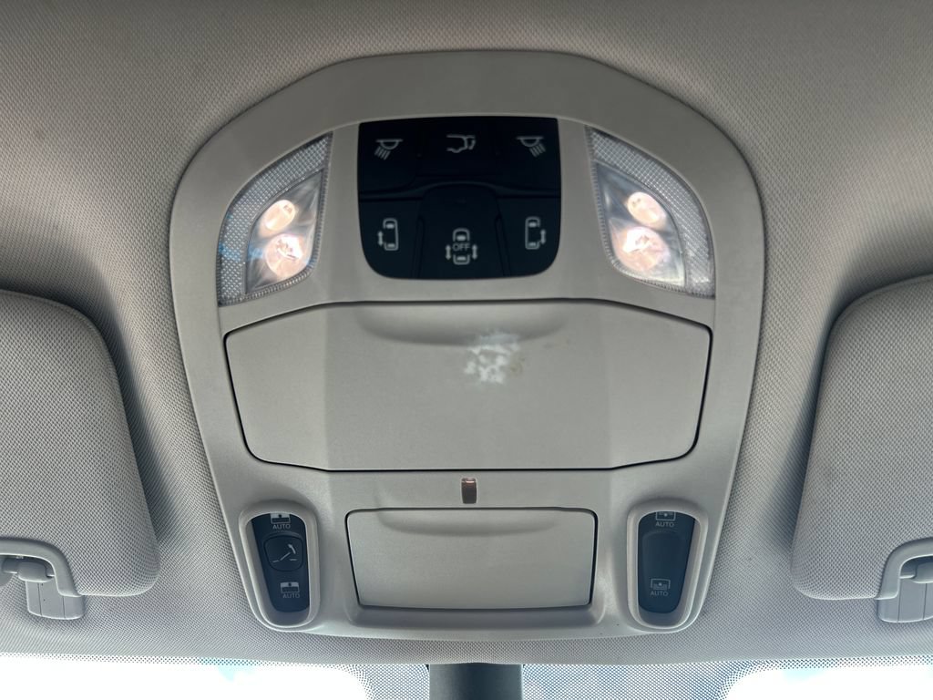 Used 2023 Chrysler Pacifica Limited FWD image 21