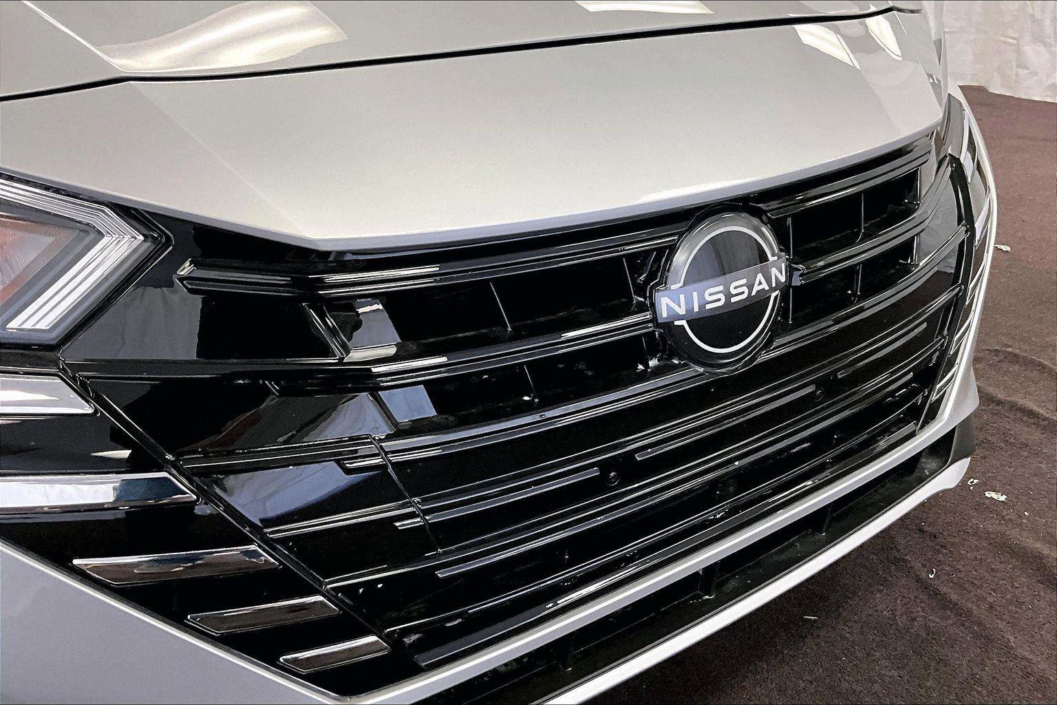 Used 2023 Nissan Versa SV image 29