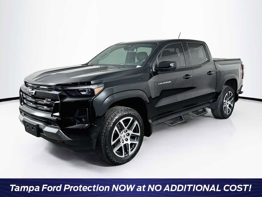 Used 2024 Chevrolet Colorado Z71 w/ Z71 Convenience Package 2