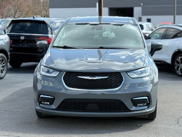 Used 2023 Chrysler Pacifica Touring-L image 13