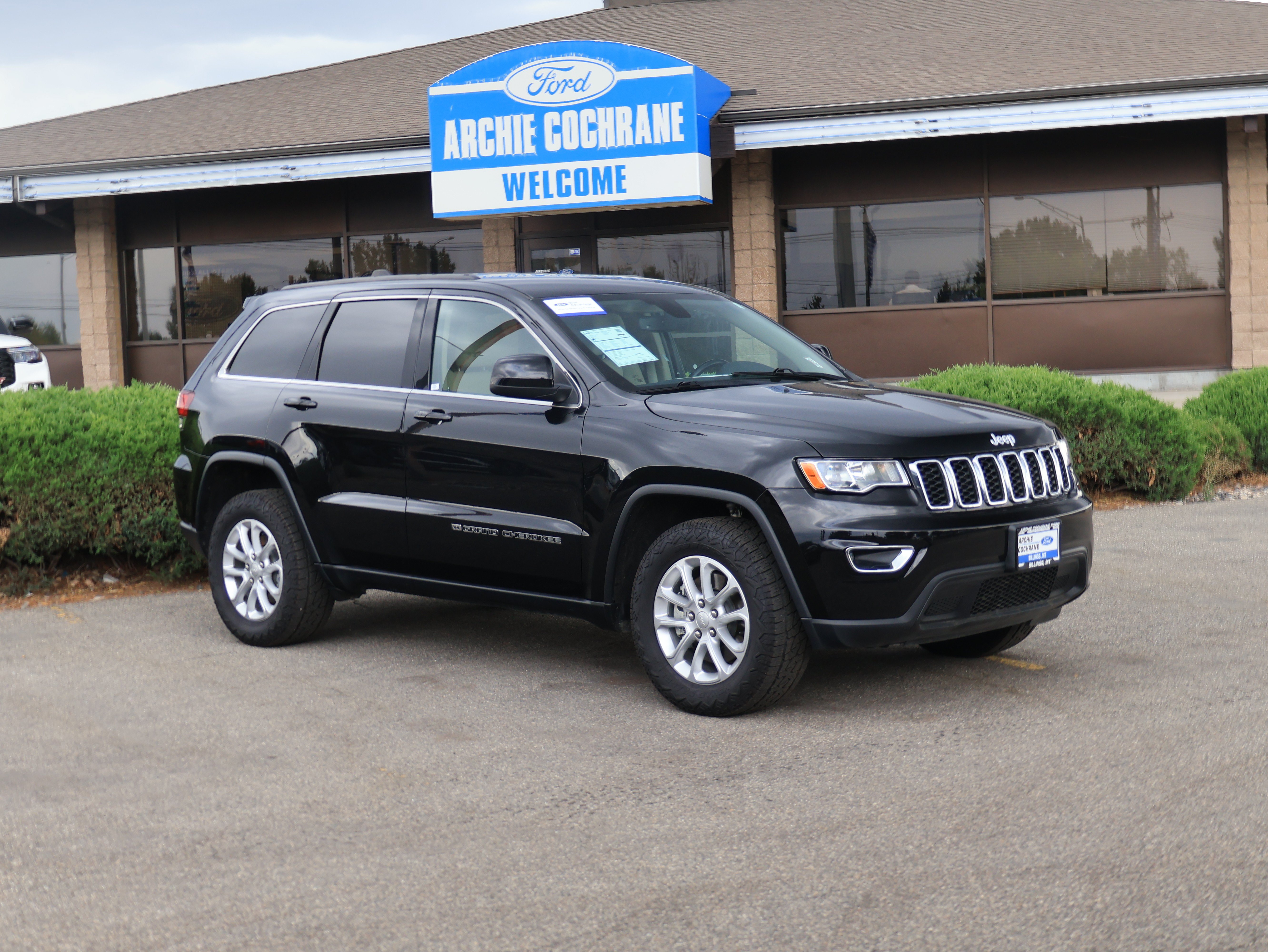 Used 2022 Jeep Grand Cherokee Laredo E AWD/4WD image 8