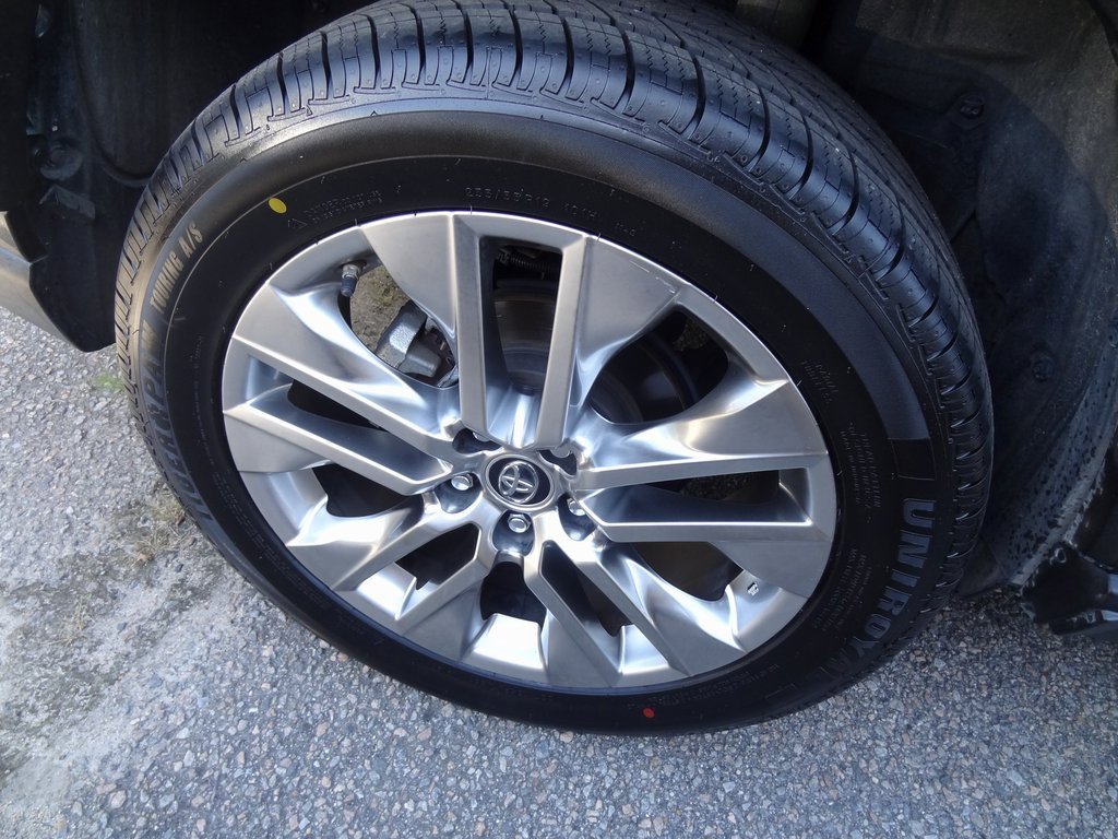 Used 2019 Toyota RAV4 Limited image 10