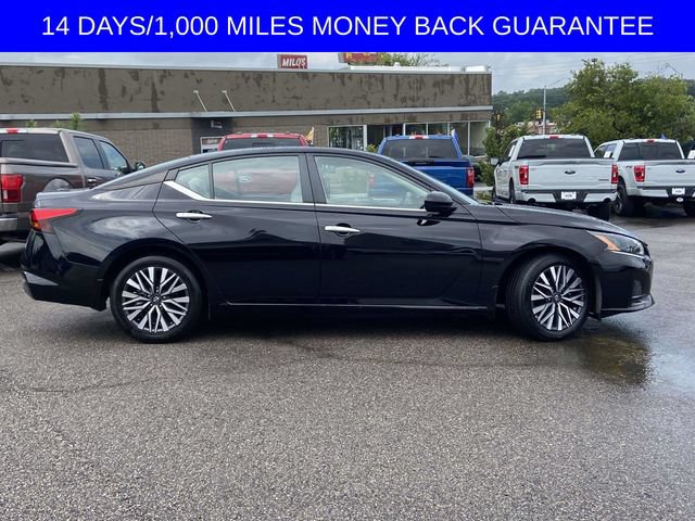 Used 2024 Nissan Altima 2.5 SV w/ SV Premium Package FWD image 2