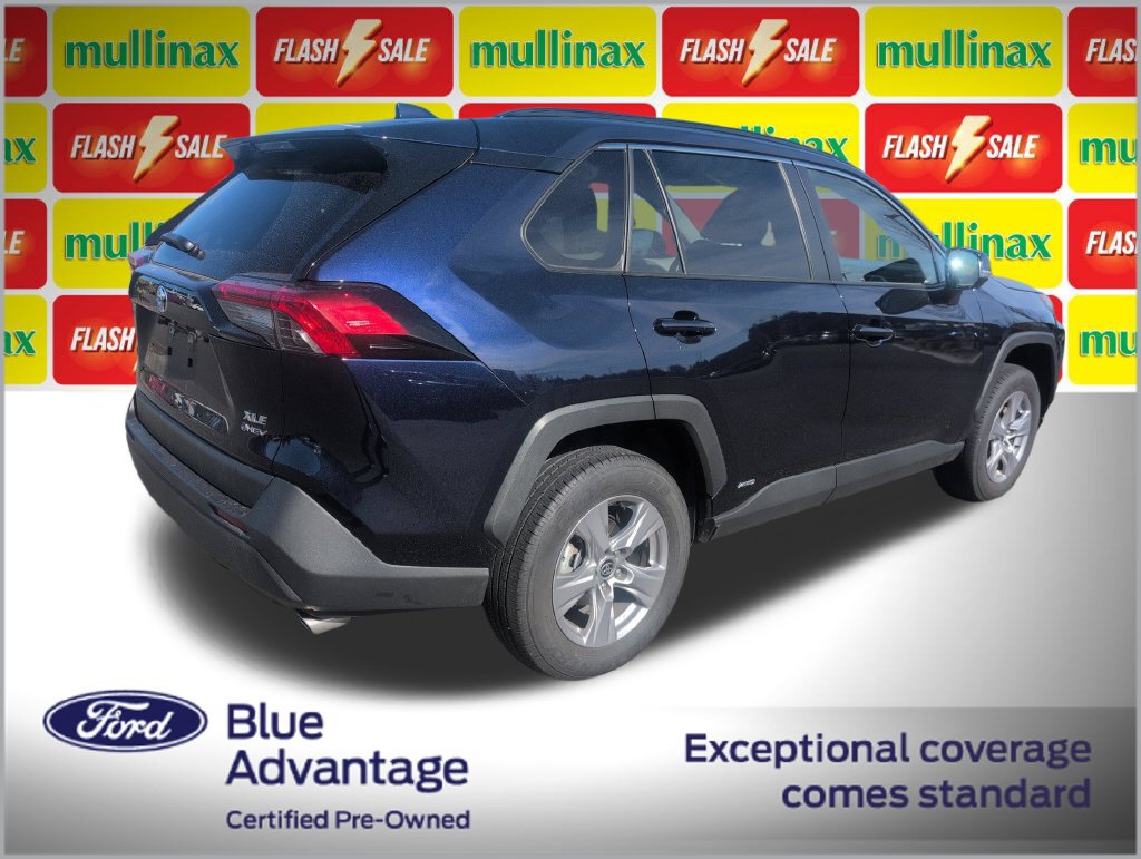 Used 2025 Toyota RAV4 XLE AWD/4WD image 3
