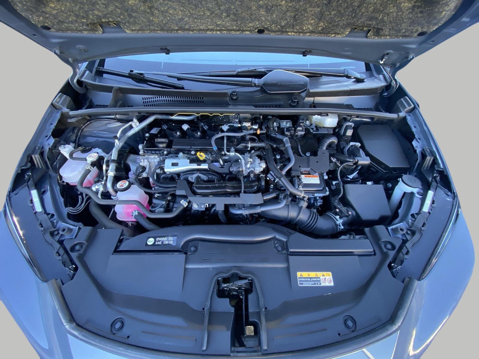 Used 2024 Toyota Prius LE AWD/4WD image 16