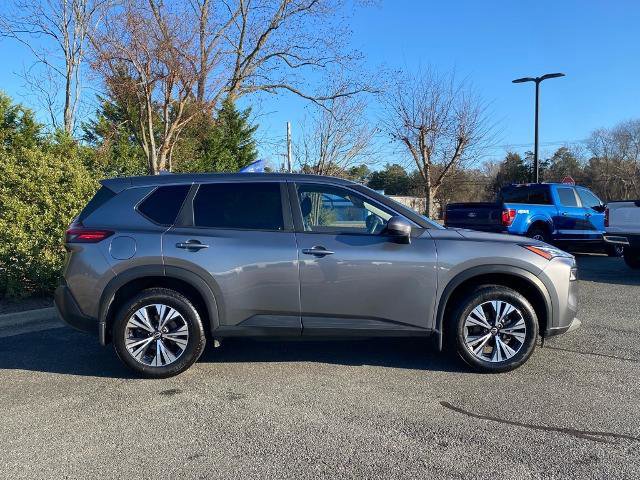 Used 2023 Nissan Rogue SV image 3
