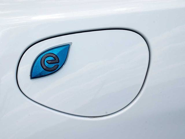 Used 2023 Chrysler Pacifica Touring-L FWD image 11