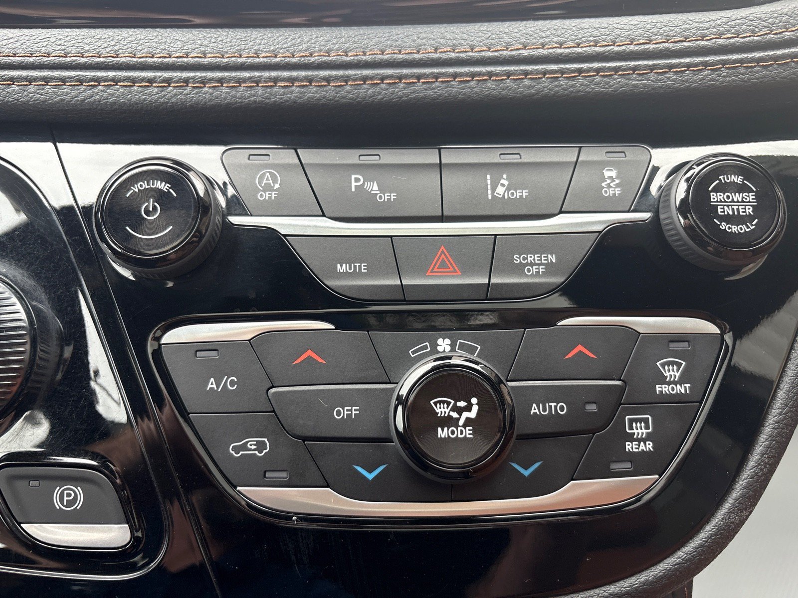 Used 2026 Chrysler Pacifica Pinnacle FWD image 23