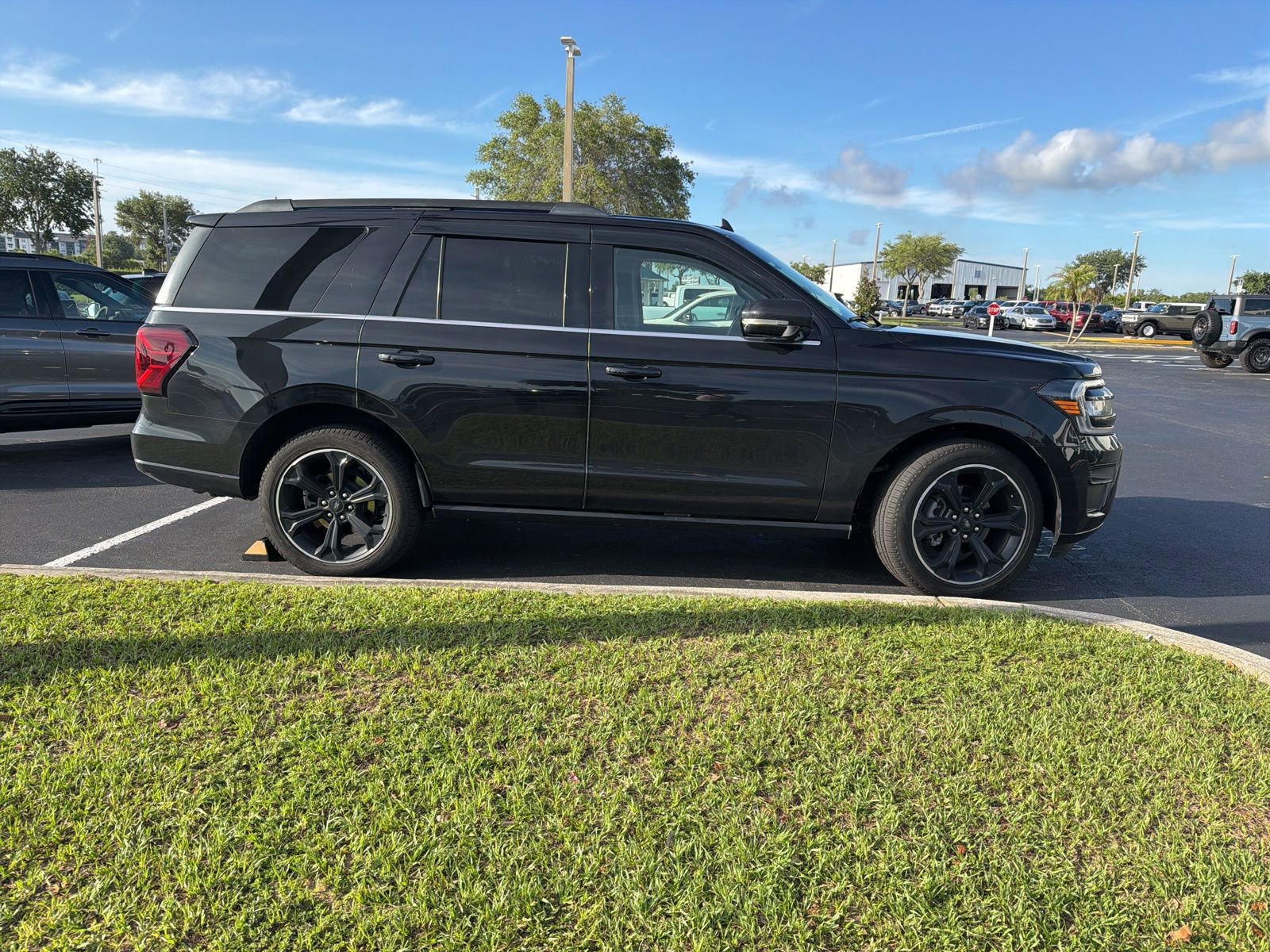 Certified 2024 Ford Expedition Limited RWD image 3
