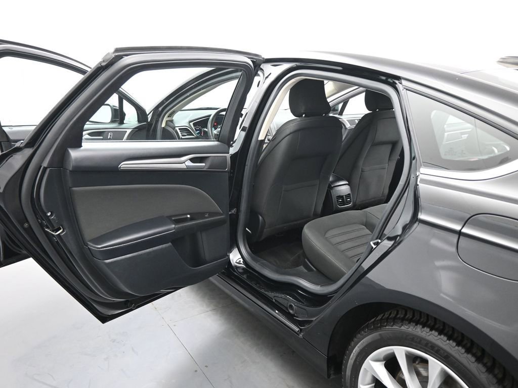 Certified 2017 Ford Fusion SE image 17