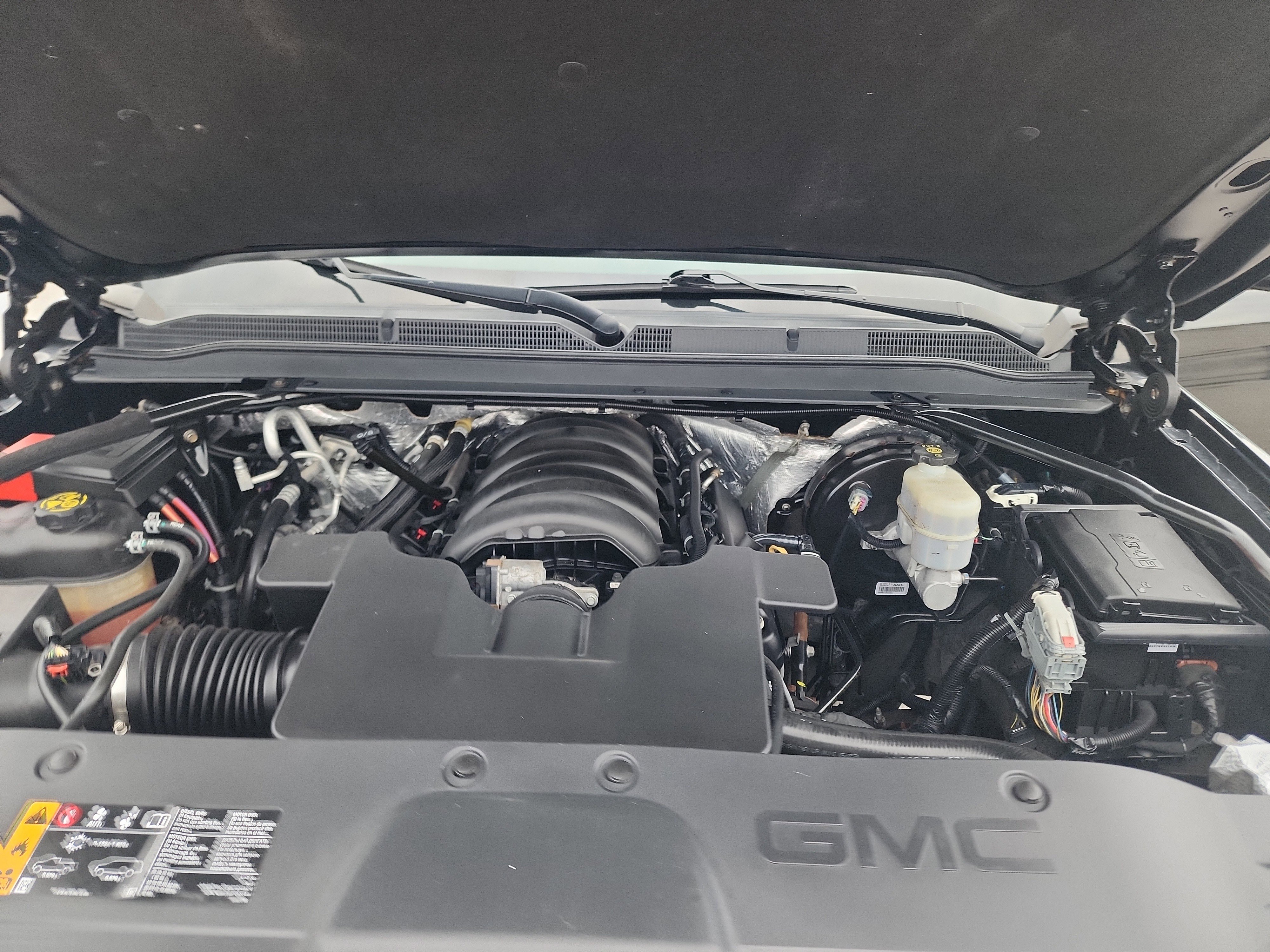 Used 2018 GMC Yukon SLE RWD image 14