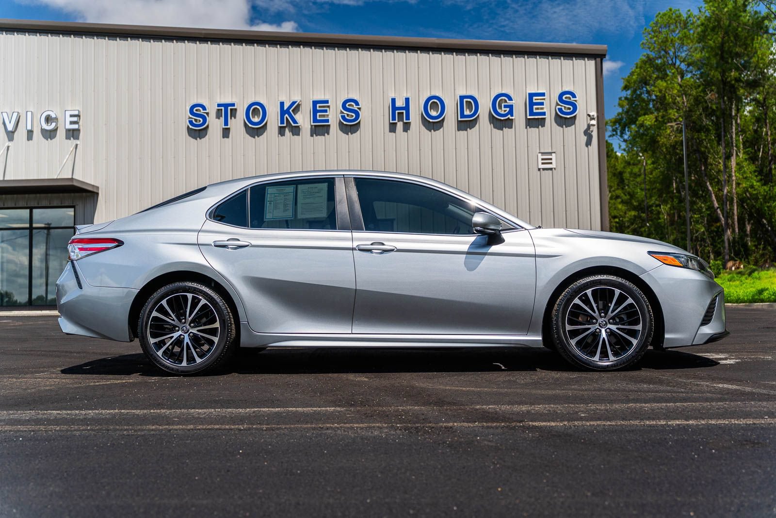 Used 2019 Toyota Camry SE w/ Convenience Package FWD image 8