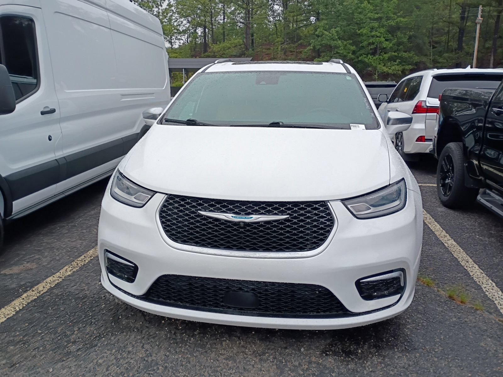 Used 2021 Chrysler Pacifica Pinnacle FWD image 2