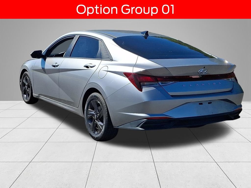 Used 2022 Hyundai Elantra SEL FWD image 6