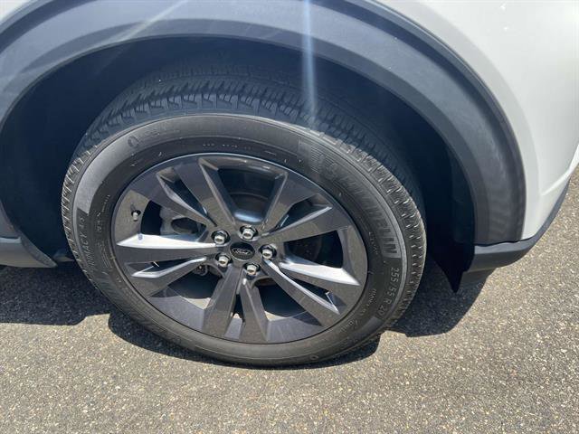 Certified 2022 Ford Explorer XLT w/ Equipment Group 202A image 3