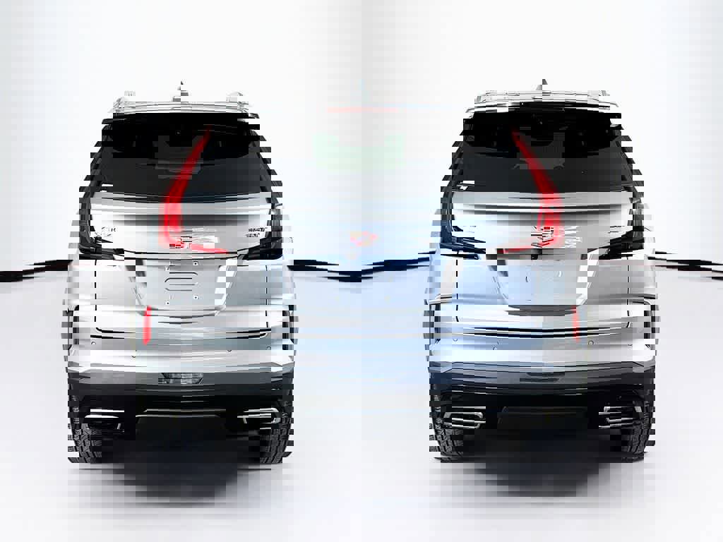 Used 2025 Cadillac XT4 Premium Luxury image 4