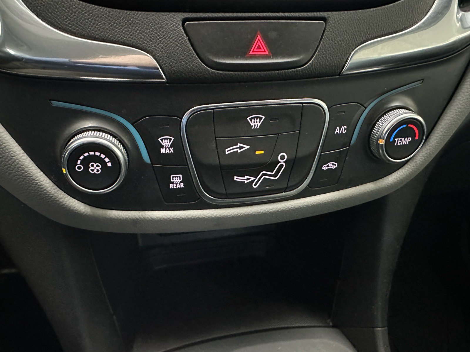 Used 2021 Chevrolet Equinox LS w/ LS Convenience Package FWD image 36