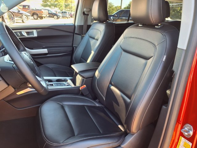 Certified 2024 Ford Explorer XLT w/ Equipment Group 202A AWD/4WD image 4