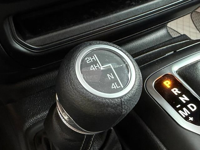 Used 2025 Jeep Wrangler Sport AWD/4WD image 17