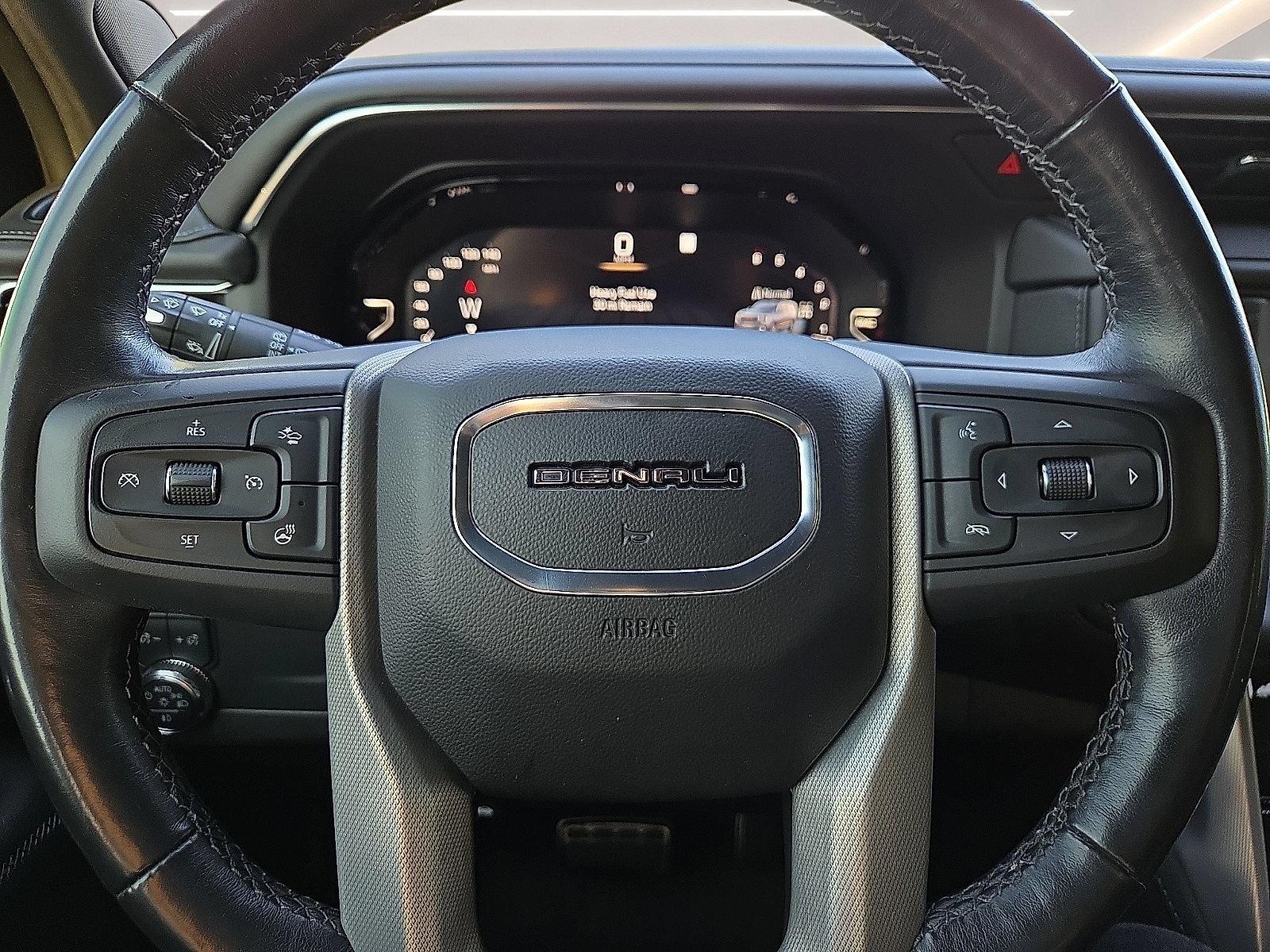 Used 2023 GMC Yukon Denali AWD/4WD image 24