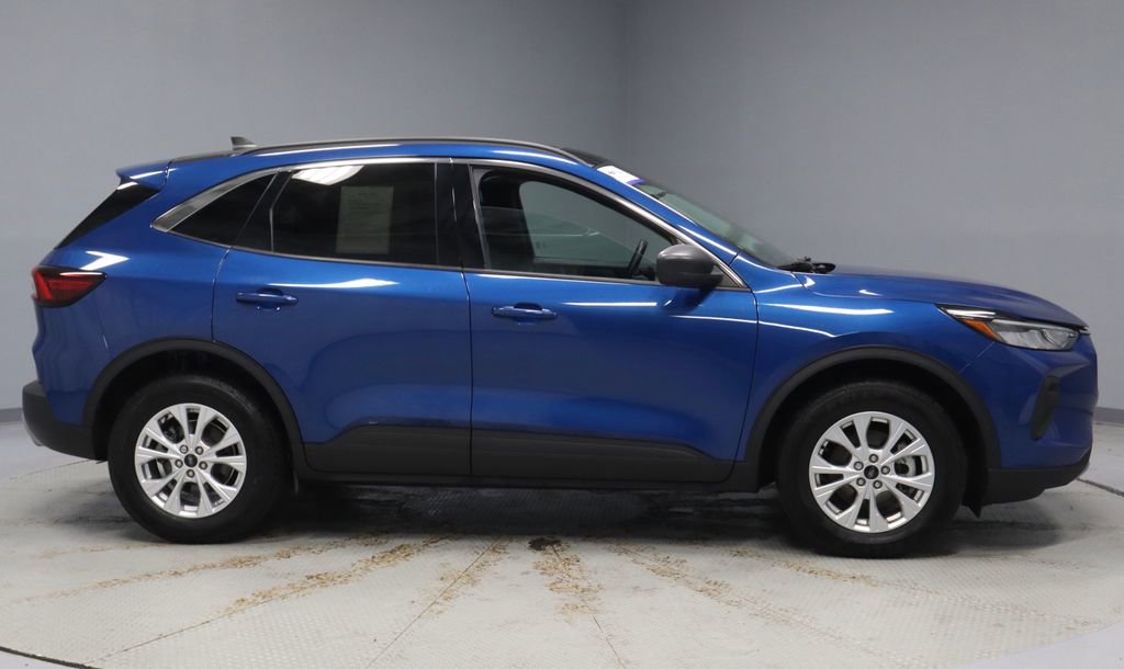 Certified 2023 Ford Escape Active AWD/4WD image 12