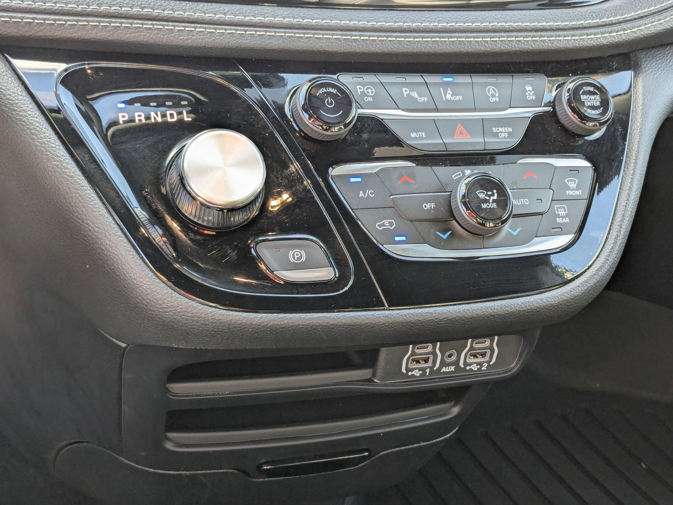 Used 2024 Chrysler Pacifica Touring-L w/ S Appearance Package image 25