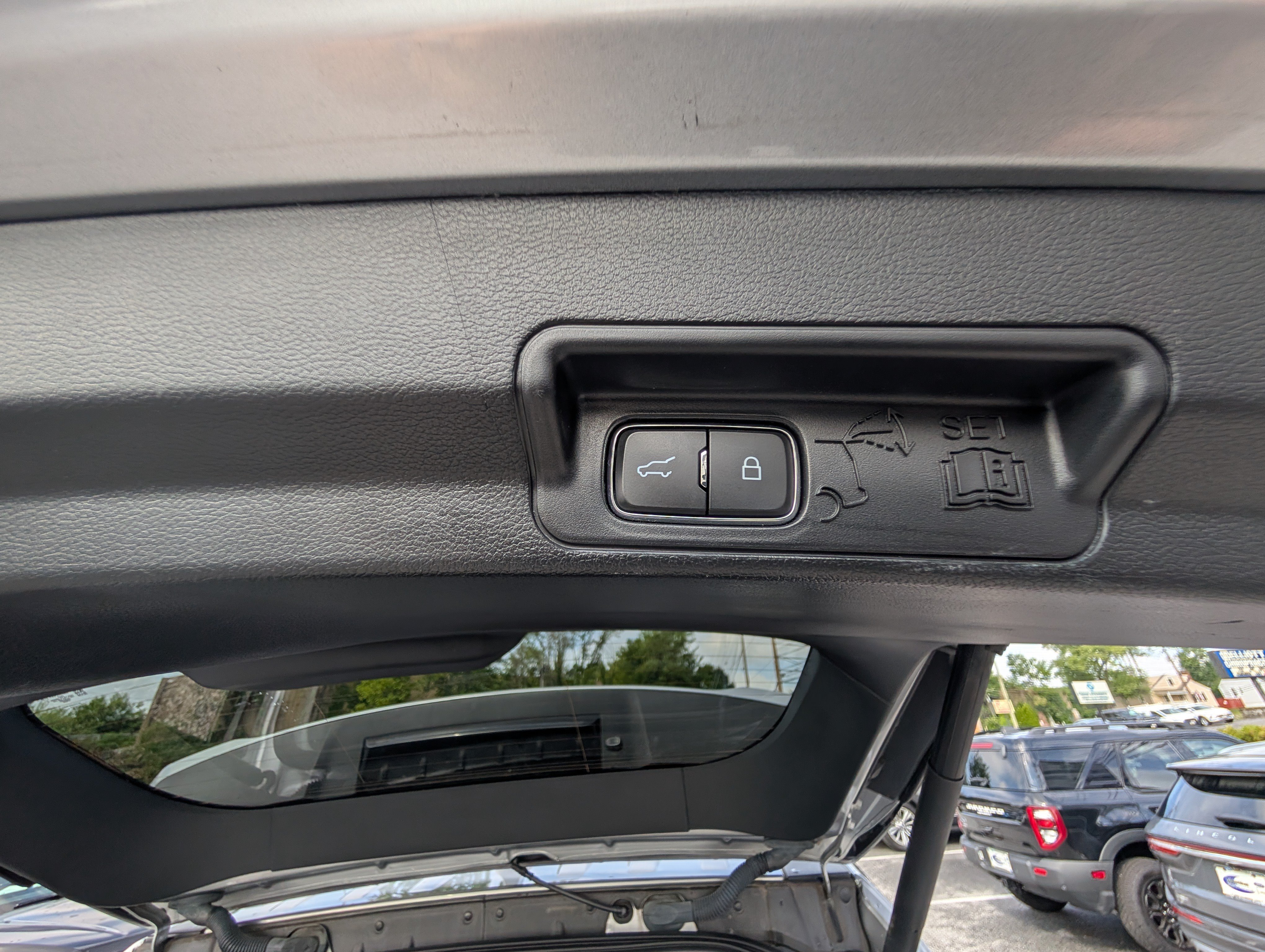 Certified 2020 Ford Explorer XLT w/ Equipment Group 202A AWD/4WD image 16