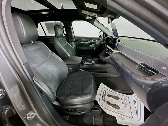 Certified 2025 Ford Explorer ST image 37