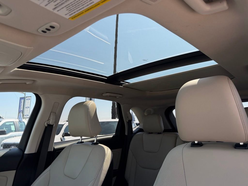 Certified 2022 Ford Edge Titanium w/ Equipment Group 301A image 17