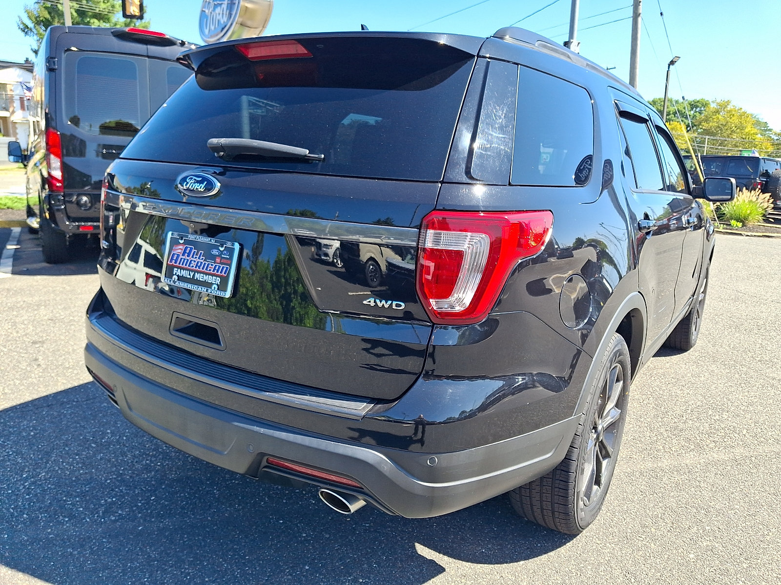 Certified 2019 Ford Explorer XLT w/ Equipment Group 202A AWD/4WD image 10