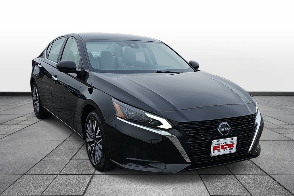 Used 2025 Nissan Altima 2.5 SV FWD image 3