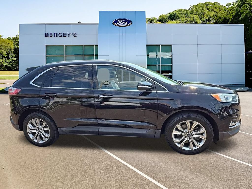 Certified 2019 Ford Edge Titanium w/ Cold Weather Package AWD/4WD image 13