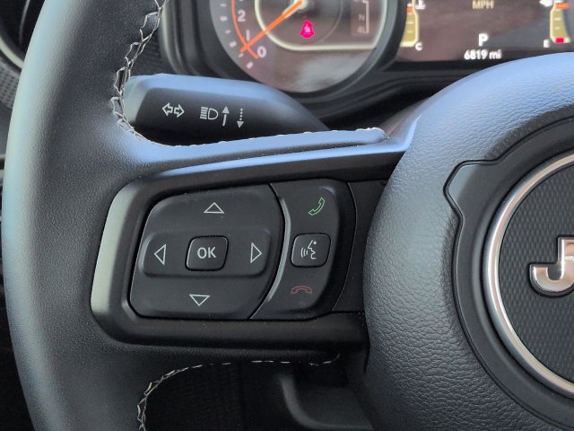 Used 2025 Jeep Gladiator Mojave w/ Safety Group AWD/4WD image 23