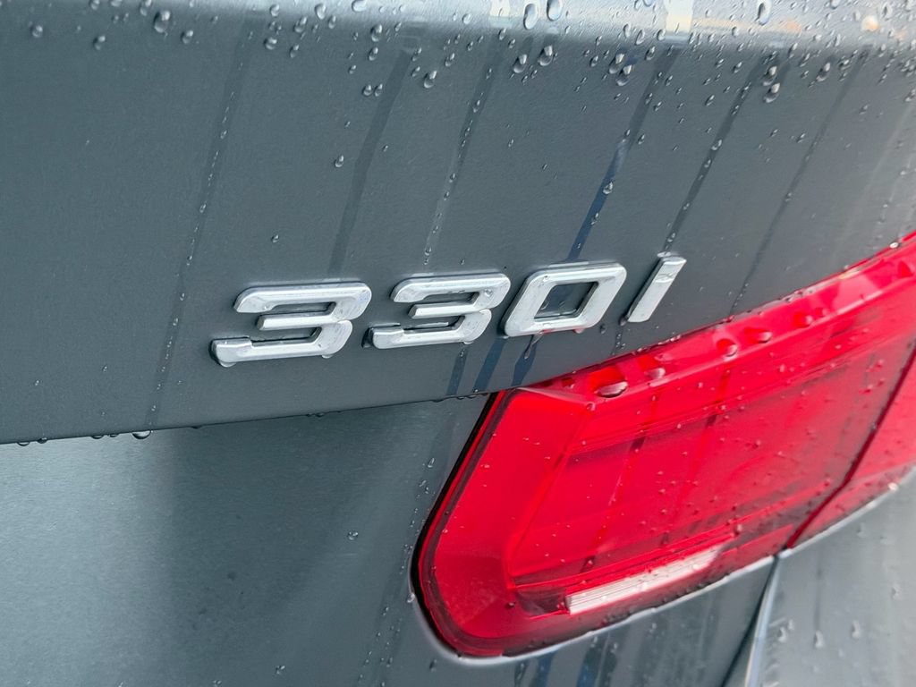 Used 2018 BMW 330i xDrive Sedan AWD/4WD image 16