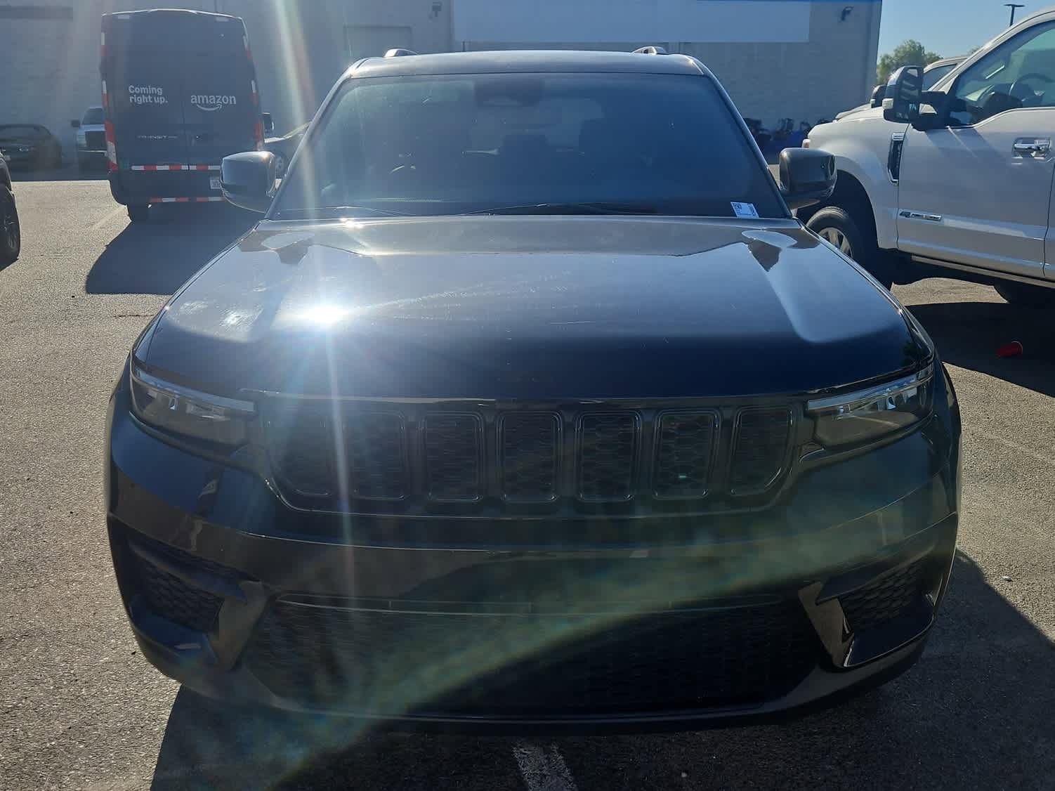 Used 2023 Jeep Grand Cherokee Altitude AWD/4WD image 4
