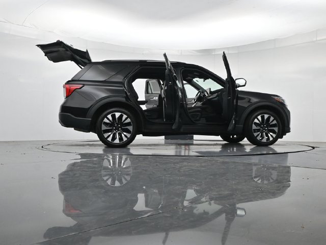 Certified 2025 Ford Explorer Platinum w/ LUX Leather Package AWD/4WD image 57