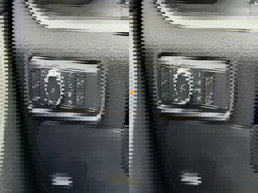 Certified 2022 Ford Explorer XLT w/ Equipment Group 202A image 33