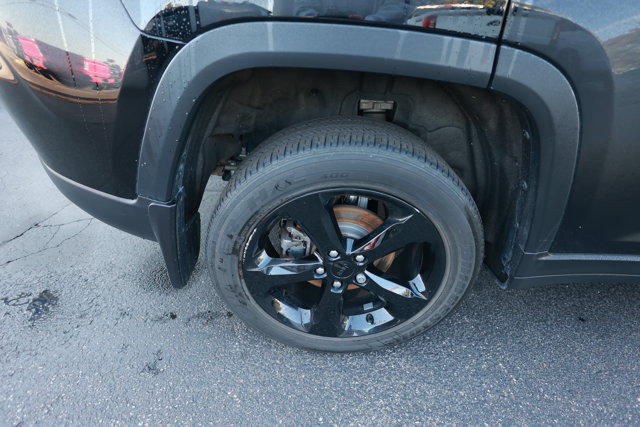 Used 2023 Jeep Grand Cherokee Altitude AWD/4WD image 5