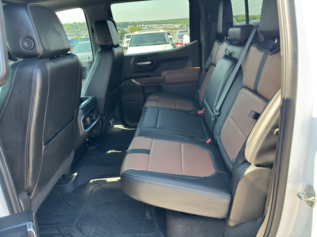Used 2022 Chevrolet Silverado 1500 High Country w/ Technology Package AWD/4WD image 9
