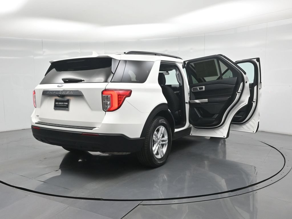 Certified 2024 Ford Explorer XLT RWD image 5