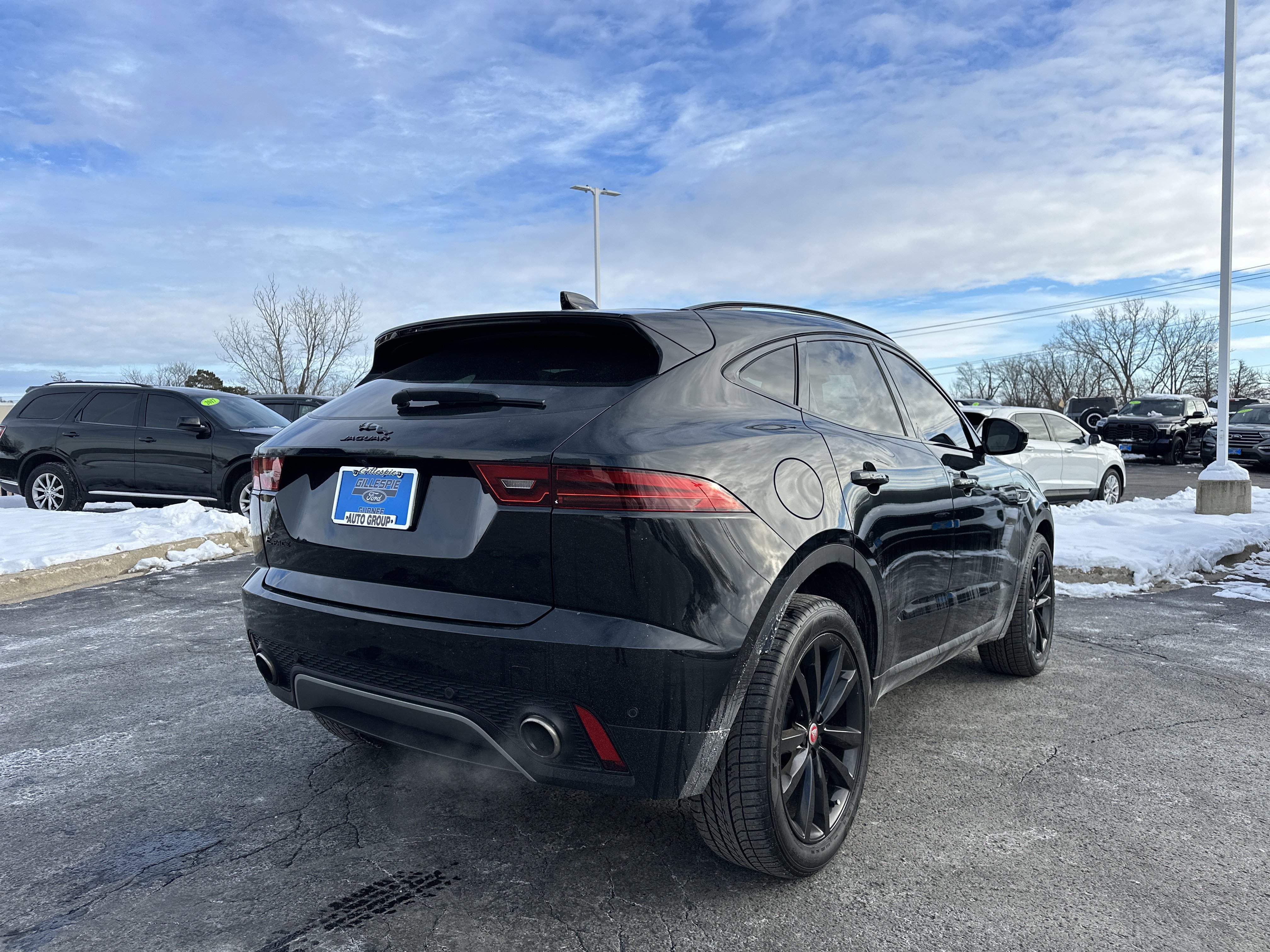 Used 2022 Jaguar E-PACE SE video 3