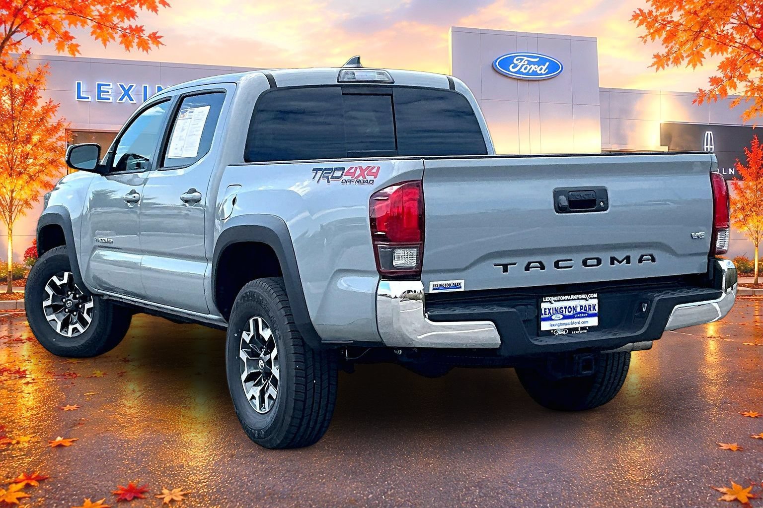 Used 2019 Toyota Tacoma TRD Off-Road AWD/4WD image 4