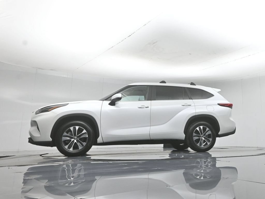 Used 2023 Toyota Highlander XLE FWD image 56