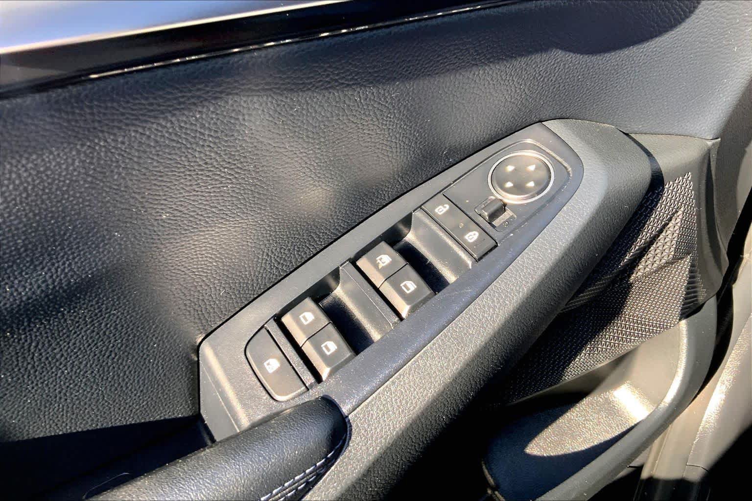 Used 2022 Kia Seltos S FWD image 32