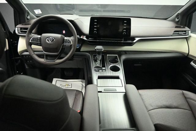 Used 2024 Toyota Sienna Platinum AWD/4WD image 22