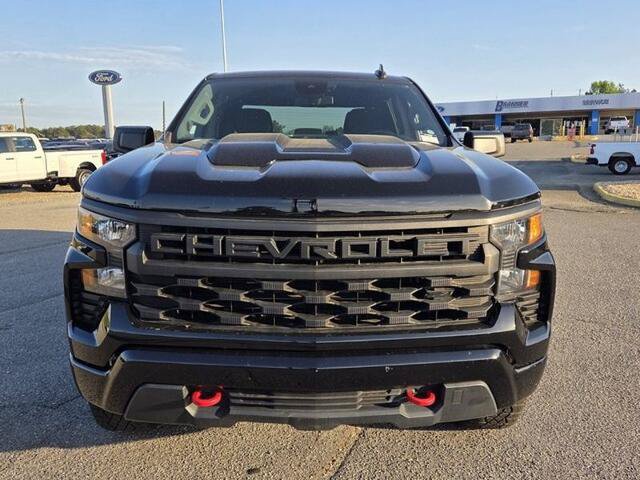 Used 2023 Chevrolet Silverado 1500 Custom Trail Boss AWD/4WD image 2