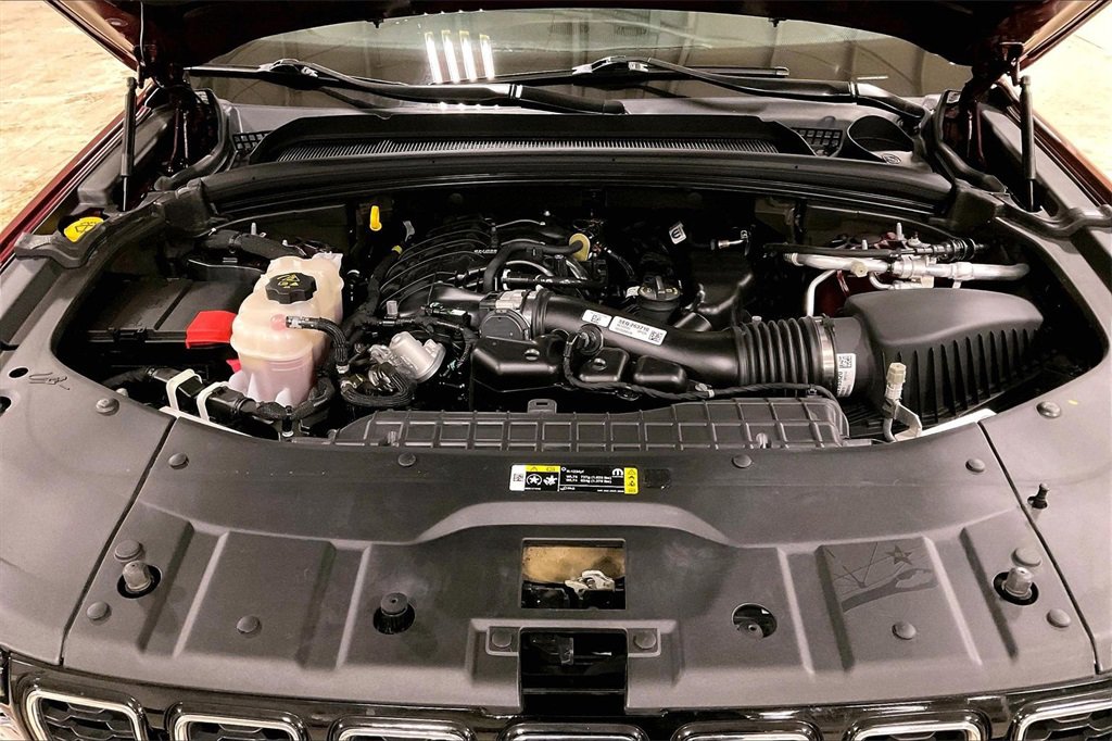 Used 2024 Jeep Grand Cherokee Limited image 10