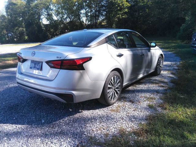 Used 2024 Nissan Altima 2.5 SV FWD image 5